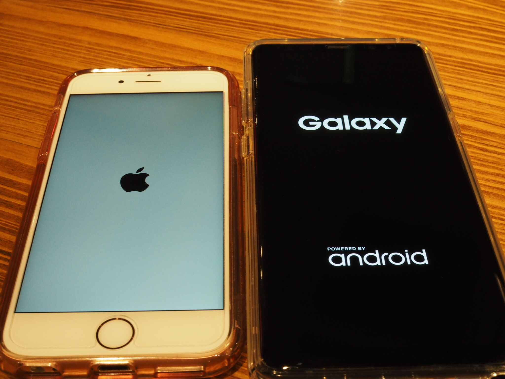 iPhone 6sとGalaxy Note8の起動画面比較