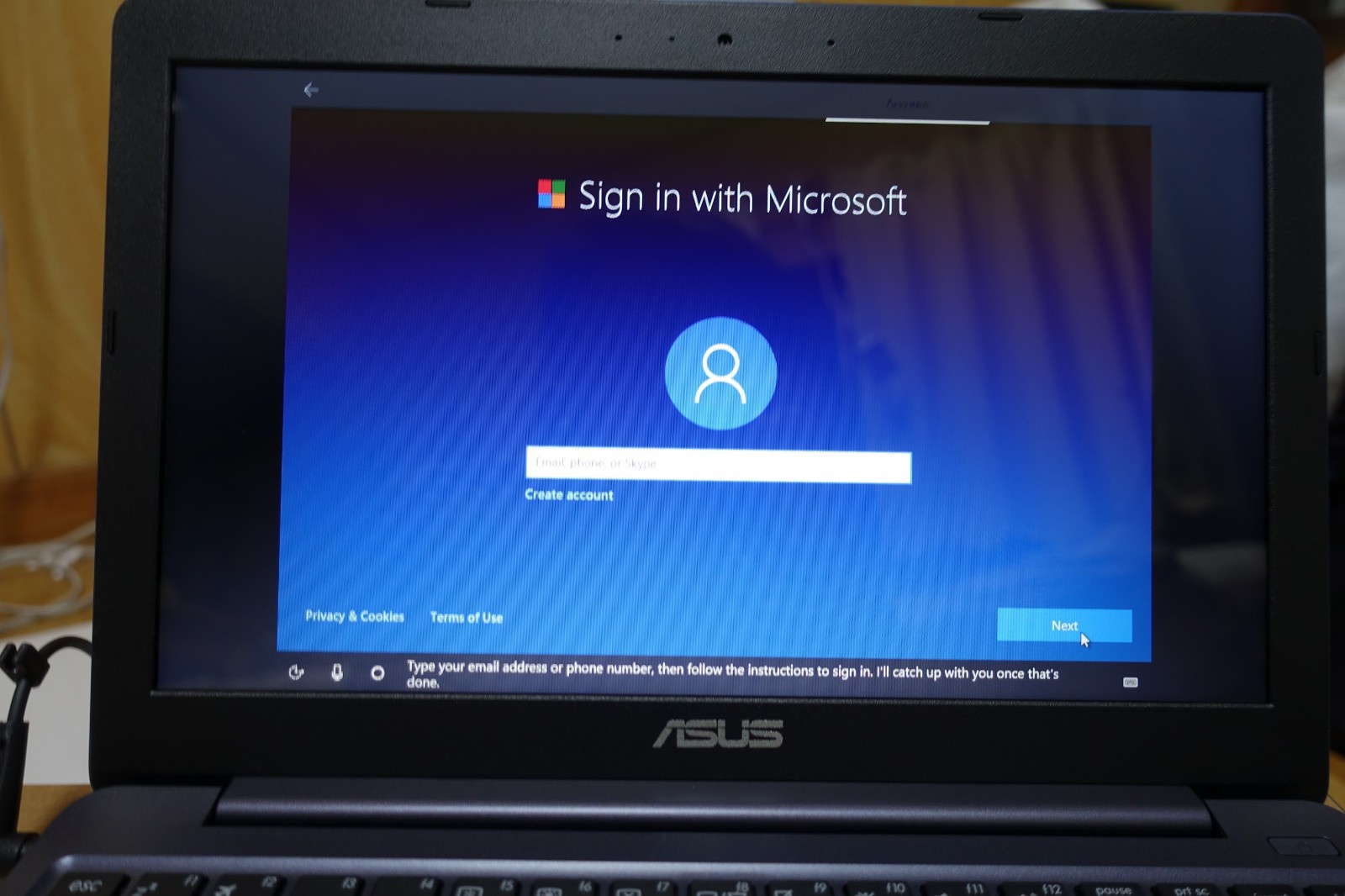 Microsoftアカウントの入力画面。入力しなくても、先に進めます。