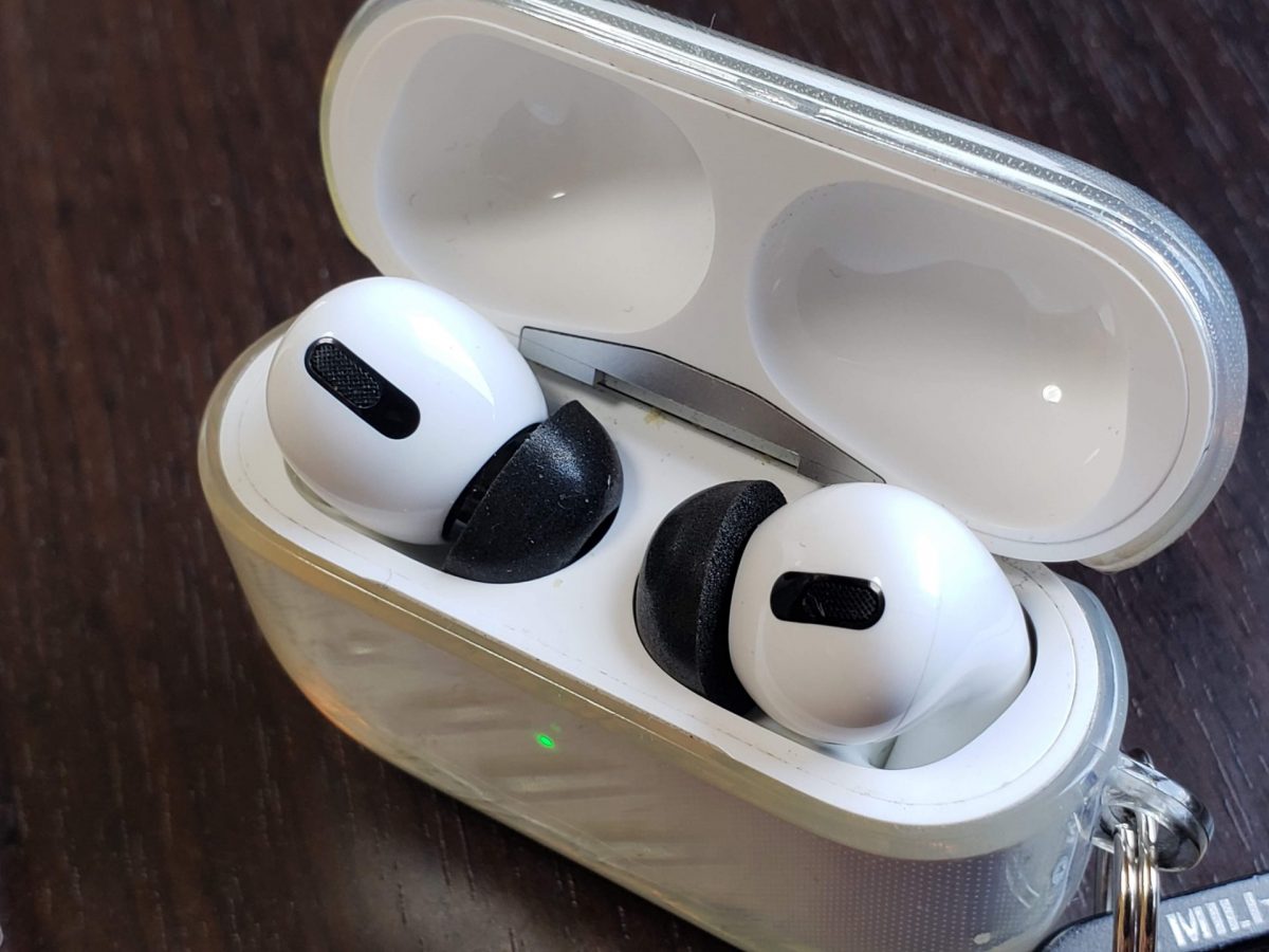 AirPods Pro用クリスタルチップスを装着してもケースに干渉しない