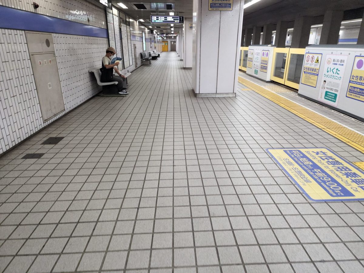 久屋大通駅ホーム