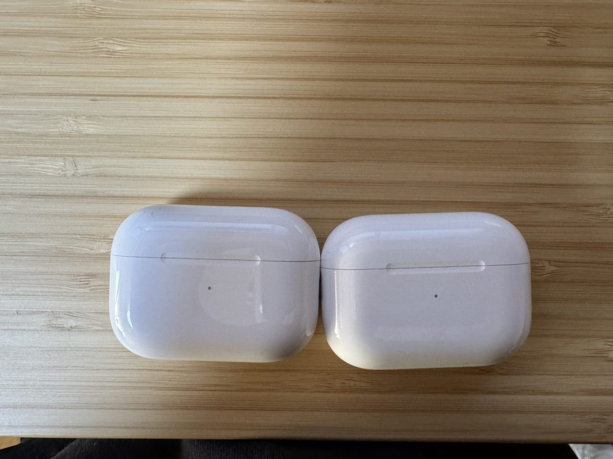 新型と旧型のAirPods Pro（第2世代）ケース表面