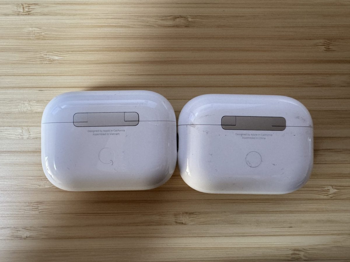 新型と旧型のAirPods Pro（第2世代）ケース裏面